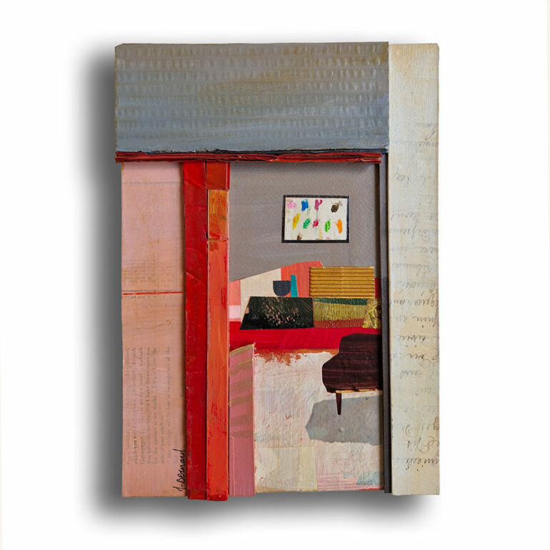 Muriel Bernard réalise des bas-reliefs à l'aide de techniques mixtes